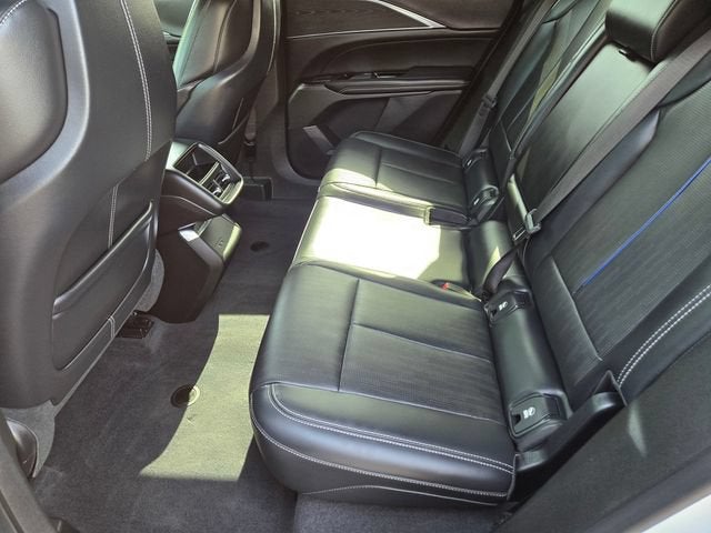 2024 Cadillac LYRIQ Luxury 1
