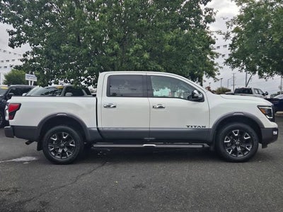 2023 Nissan TITAN Crew Cab Platinum Reserve 4x4