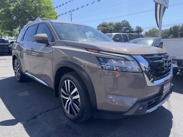 2023 Nissan Pathfinder Platinum