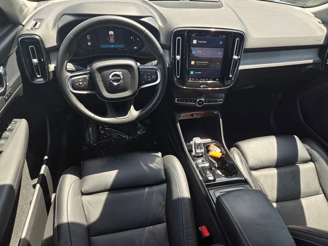 2023 Volvo XC40 Plus Bright Theme