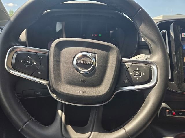 2023 Volvo XC40 Plus Bright Theme