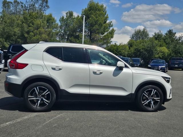 2023 Volvo XC40 Plus Bright Theme