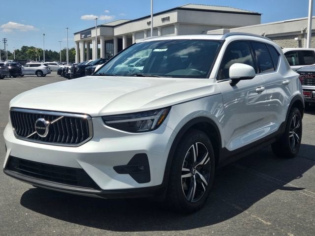 2023 Volvo XC40 Plus Bright Theme