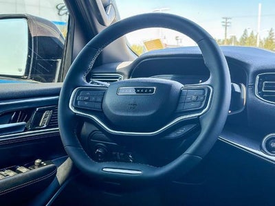 2023 Jeep Wagoneer Base