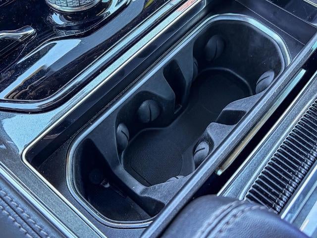 2023 Jeep Wagoneer Base
