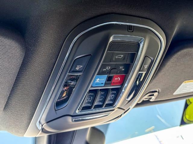 2023 Jeep Wagoneer Base