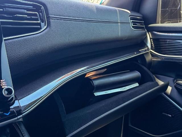 2023 Jeep Wagoneer Base