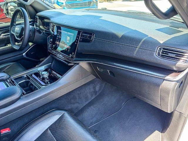 2023 Jeep Wagoneer Base