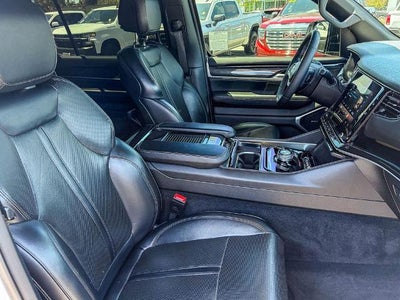 2023 Jeep Wagoneer Base