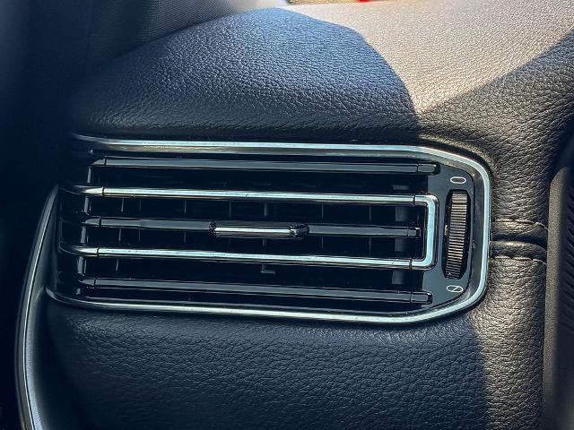 2023 Jeep Wagoneer Base