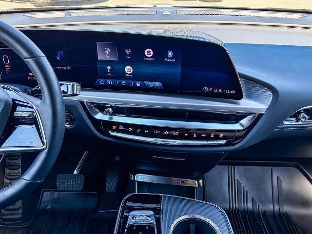 2025 Cadillac LYRIQ Luxury 1