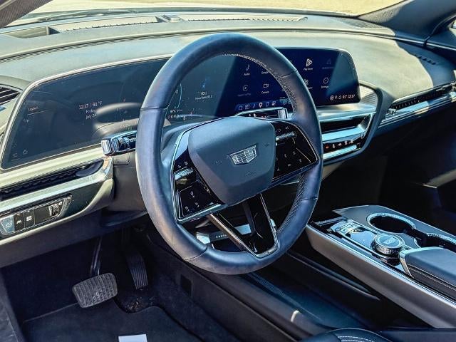 2024 Cadillac LYRIQ Luxury 1
