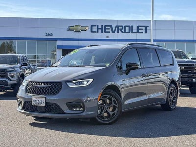 2025 Chrysler Pacifica Hybrid Premium S Appearance Pkg