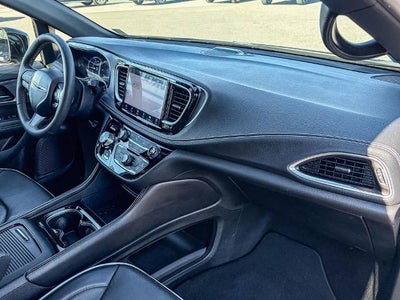 2025 Chrysler Pacifica Hybrid Premium S Appearance Pkg