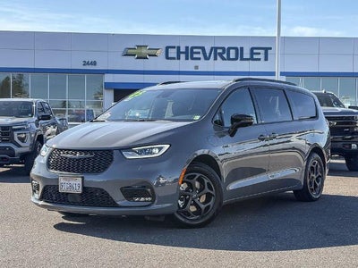 2025 Chrysler Pacifica Hybrid Premium S Appearance Pkg