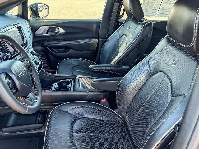 2025 Chrysler Pacifica Hybrid Premium S Appearance Pkg