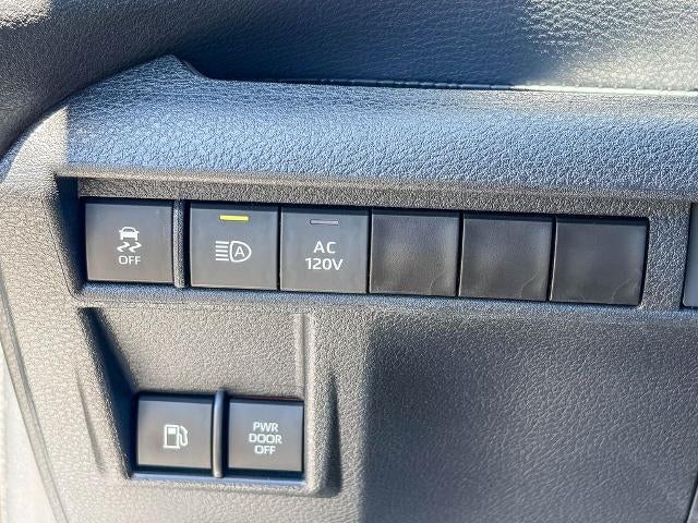 2023 Toyota Sienna Woodland Edition