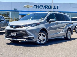 2023 Toyota Sienna Woodland Edition