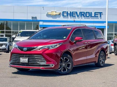 2025 Toyota Sienna Platinum