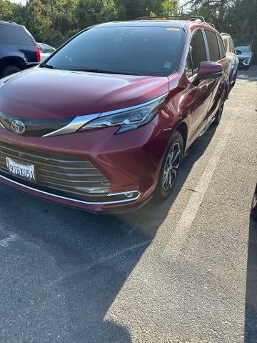 2025 Toyota Sienna Platinum