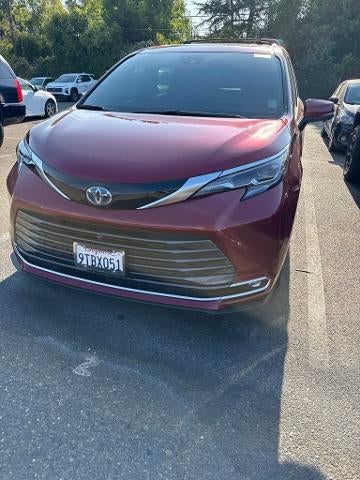 2025 Toyota Sienna Platinum