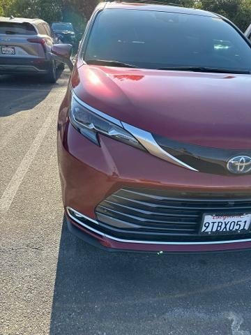 2025 Toyota Sienna Platinum