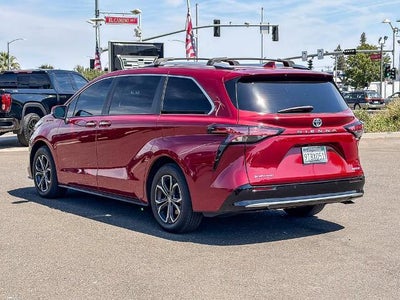 2025 Toyota Sienna Platinum