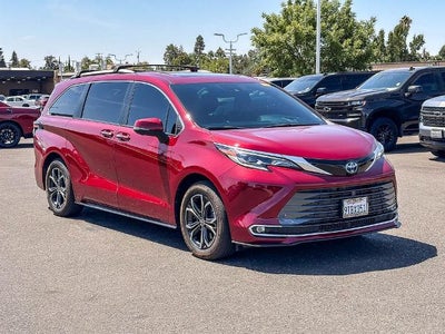2025 Toyota Sienna Platinum