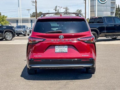 2025 Toyota Sienna Platinum