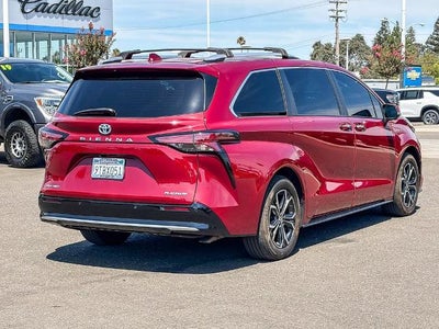 2025 Toyota Sienna Platinum