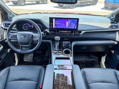 2025 Toyota Sienna Platinum