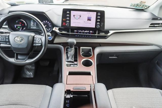 2023 Toyota Sienna LE