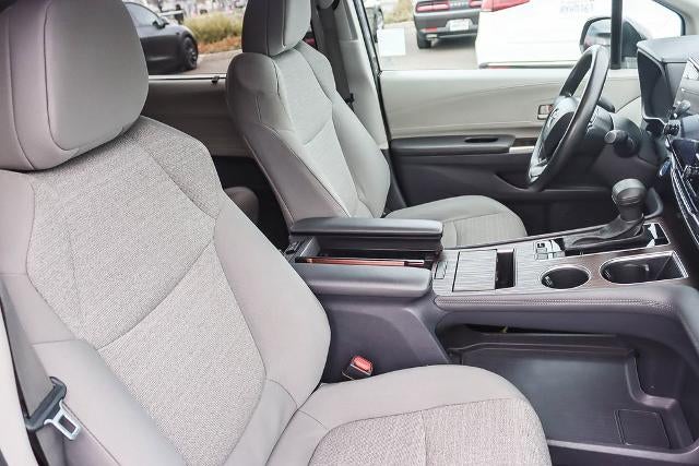 2023 Toyota Sienna LE