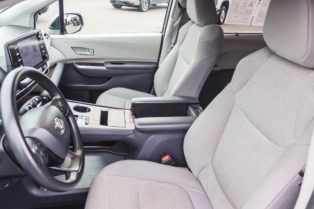 2023 Toyota Sienna LE