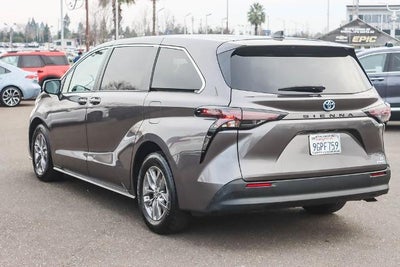 2023 Toyota Sienna LE