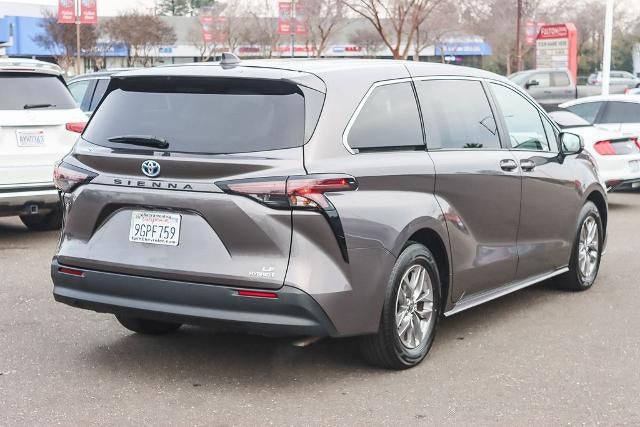 2023 Toyota Sienna LE