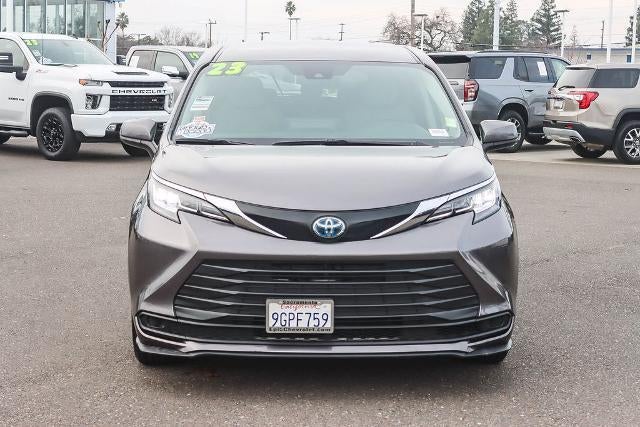 2023 Toyota Sienna LE
