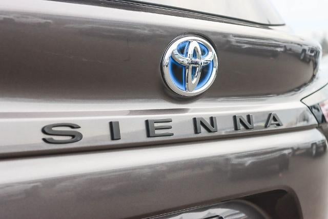 2023 Toyota Sienna LE