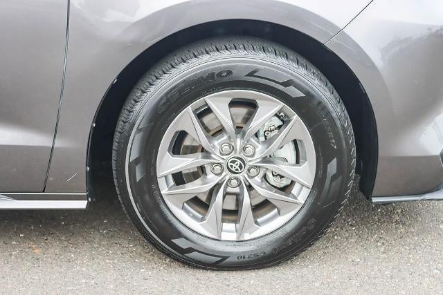 2023 Toyota Sienna LE