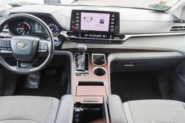 2023 Toyota Sienna LE