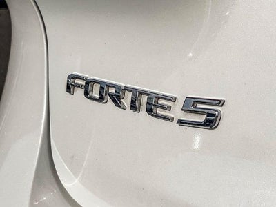 2016 Kia Forte 5-Door LX